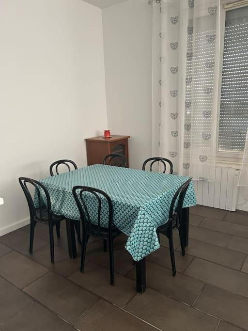 Superbe Appartement Avec Parking Gratuit Vaulx-en-Velin Eksteriør bilde